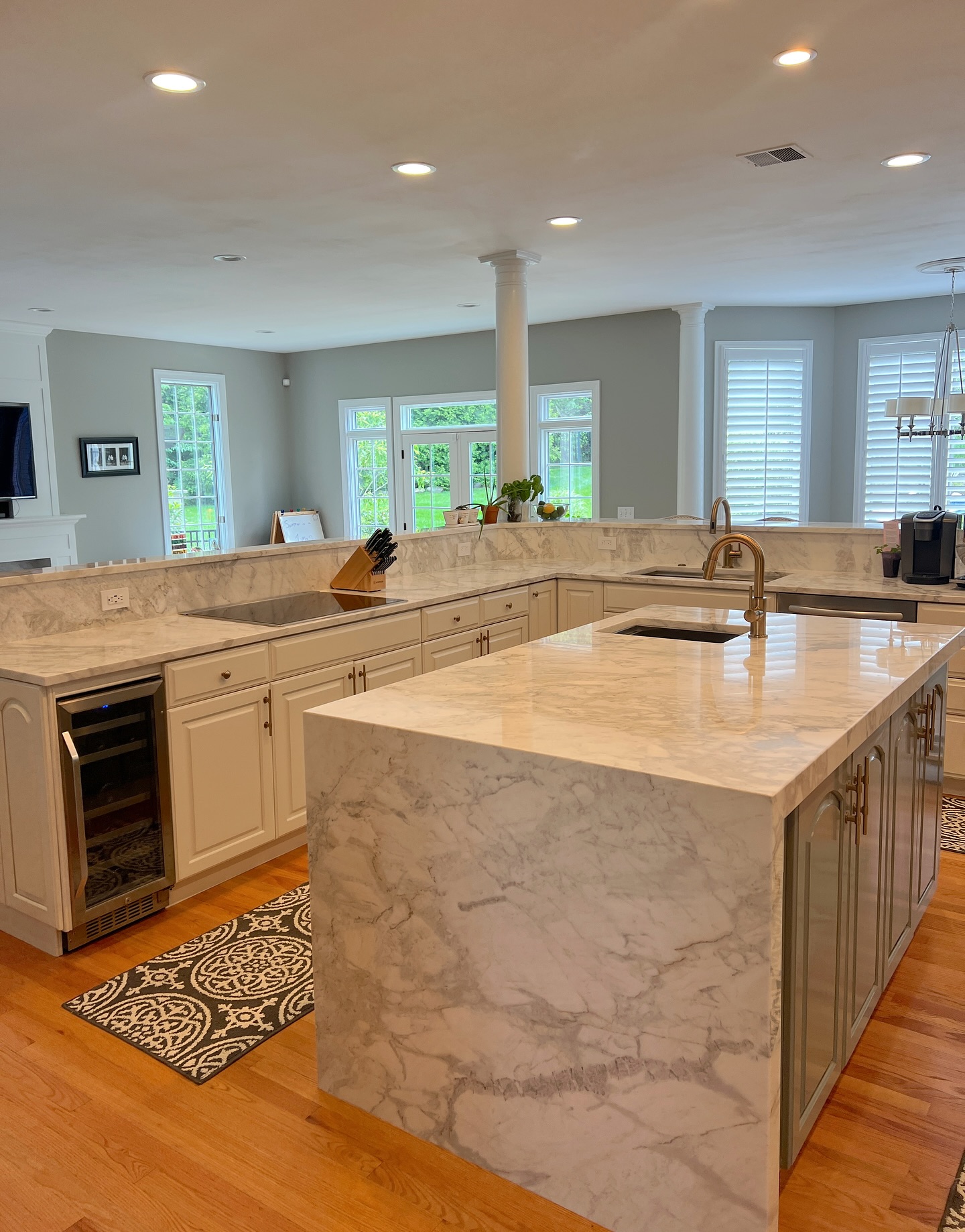 Quartz vs Quartzite vs Marble vs Granite: The 2025 Playbook for Chicago