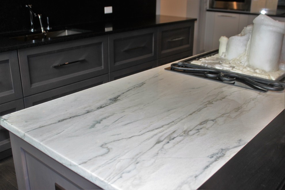 white-macaubas-quartzite-island-euro-marble-supply-img~ae51d73a087fc3bf_9-7749-1-045bd8b